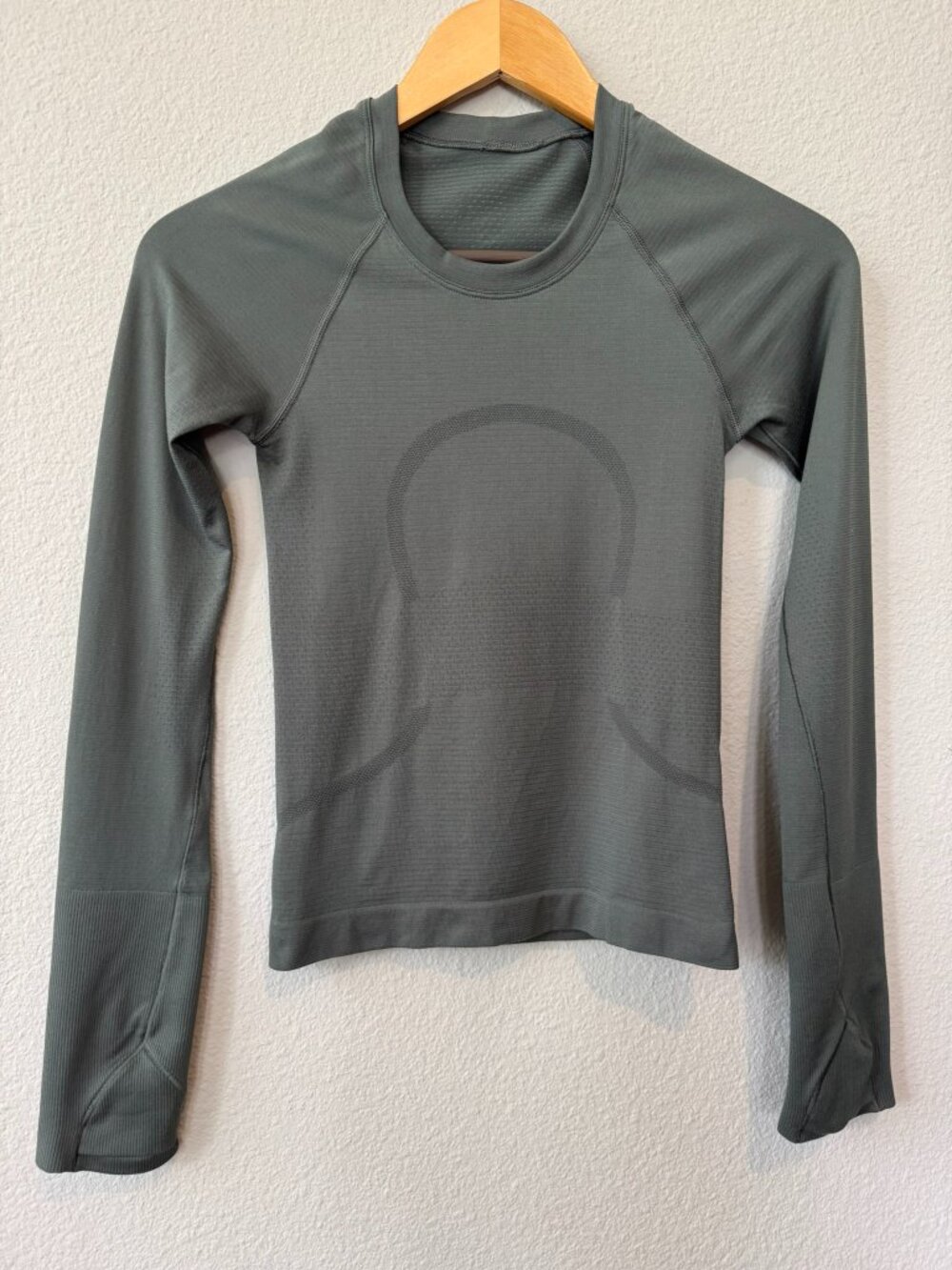 LIKE NEW! Lululemon Swiftly Tech 2.0 Long Sleeve, Size 0